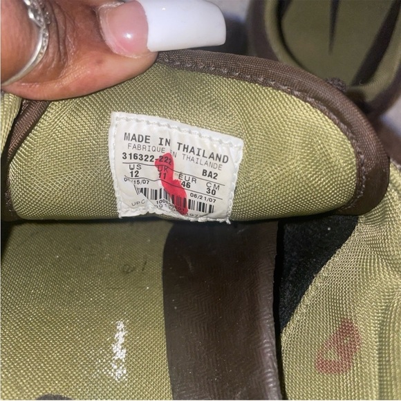 Nike Brown and Olive Sneakers - Picture 4 of 4